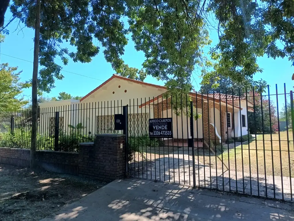 Foto de Amplia Casa familiar en zona residencial, imagen 1