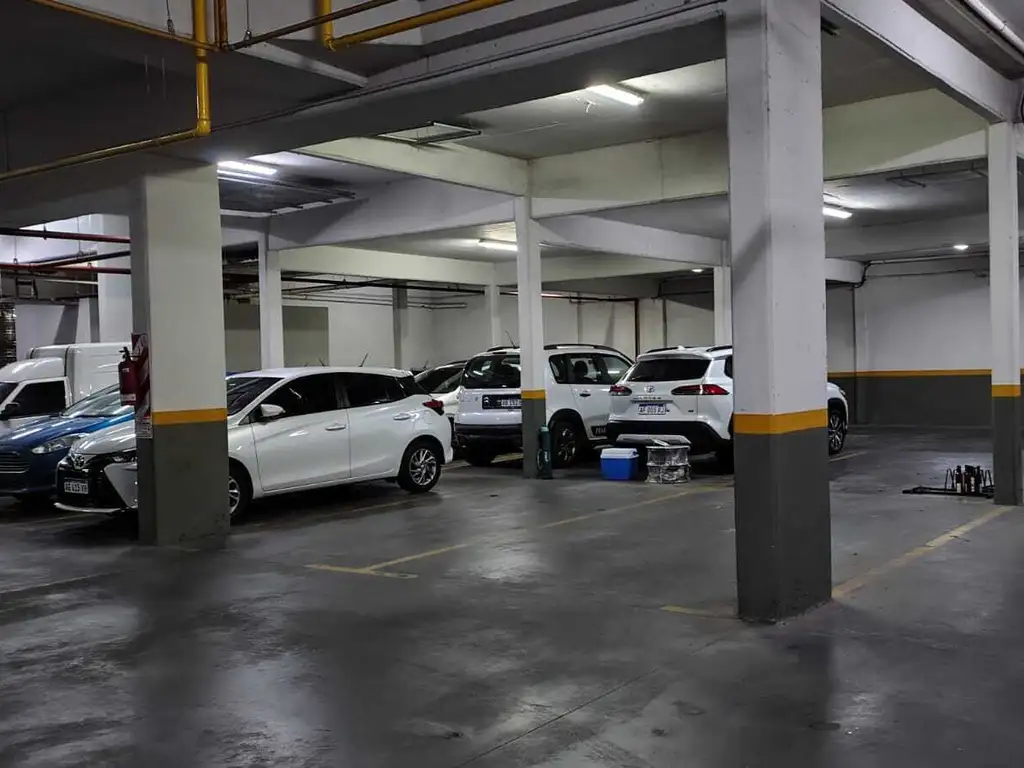 Foto de COCHERA AMPLIA , FIJA EN EL CORREDOR DONADO HOLMBERG, imagen 1