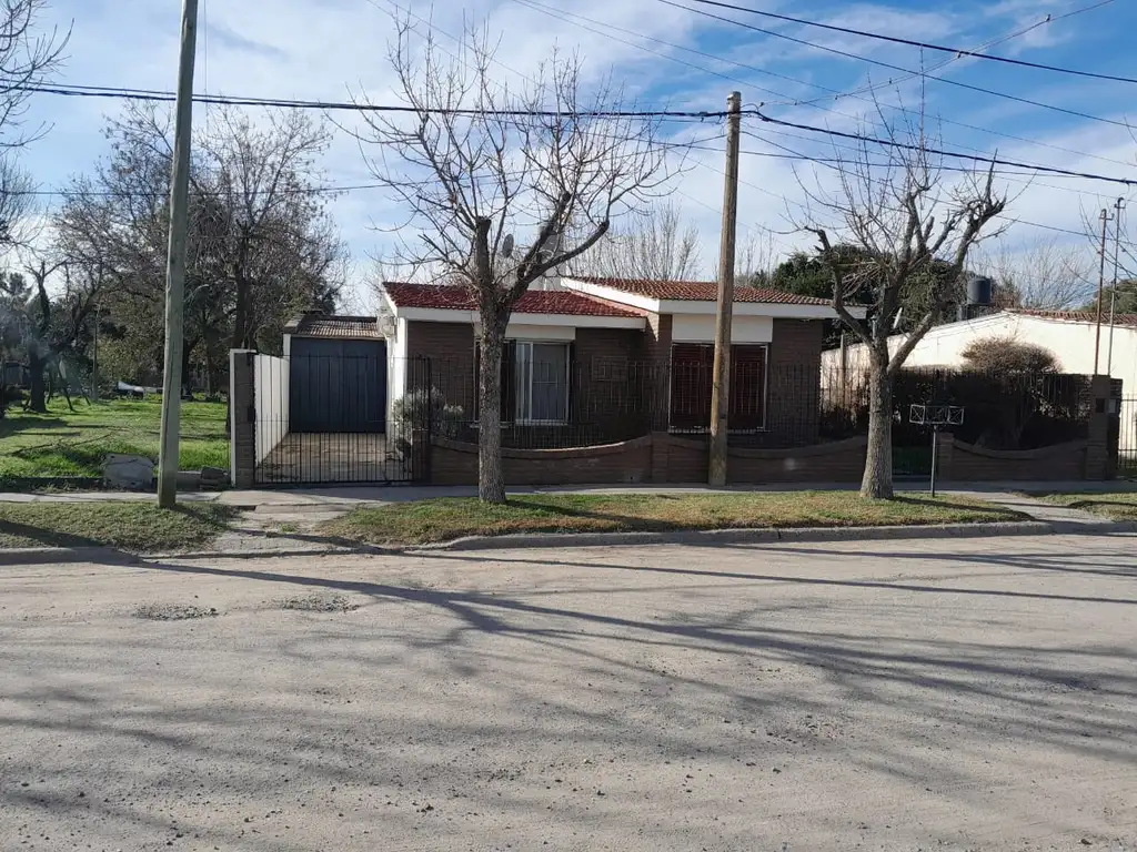 Foto de Casa Chalet, a 50 metros de la Ruta 11, imagen 1