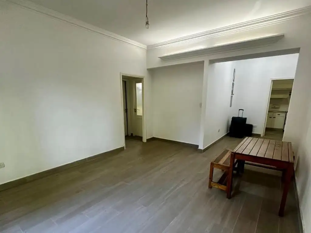 Foto de 3 AMBIENTES CON PATIO Y COCHERA, EN EDIFICIO CLÁSICO, imagen 3