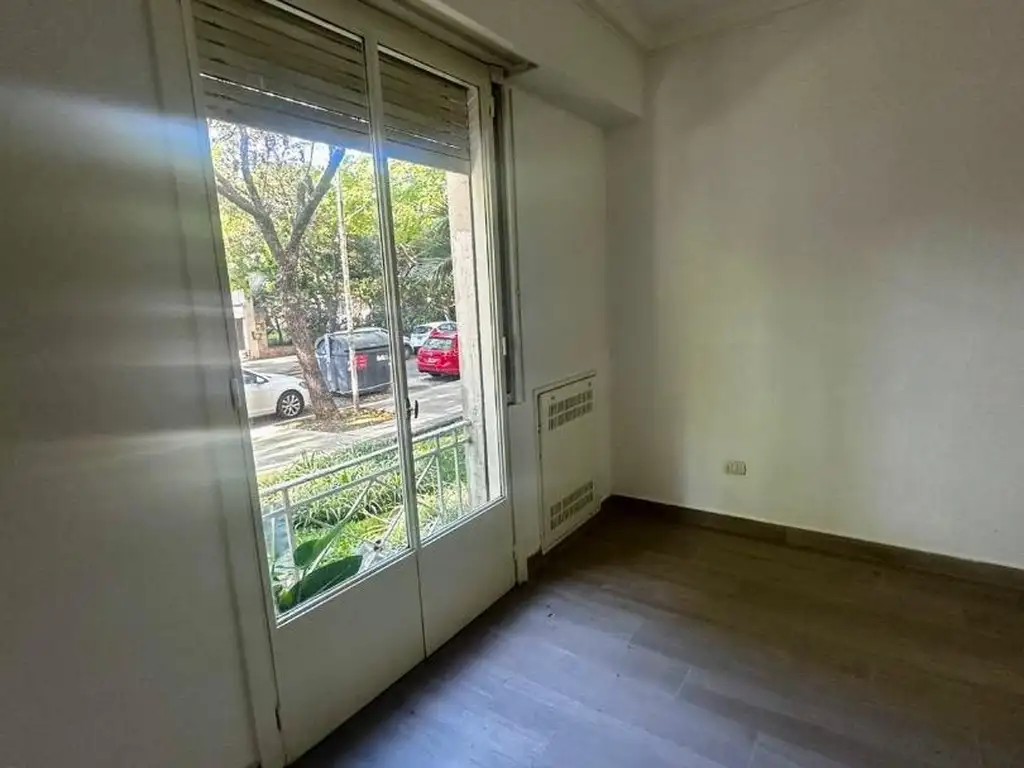 Foto de 3 AMBIENTES CON PATIO Y COCHERA, EN EDIFICIO CLÁSICO, imagen 5