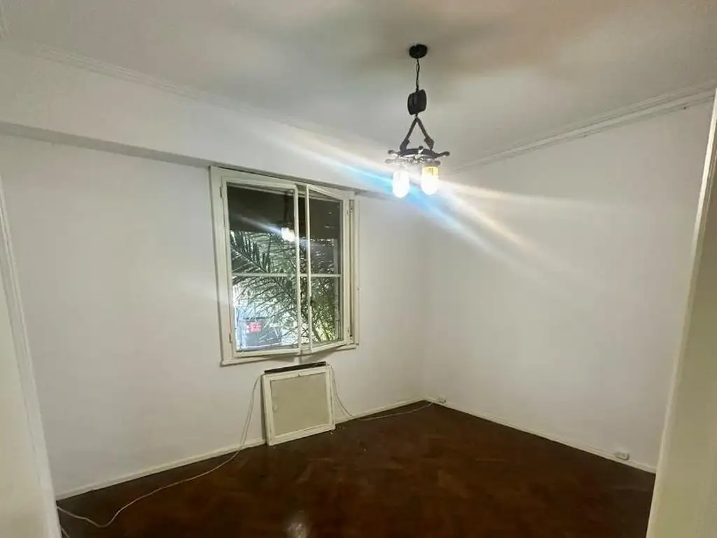 Foto de 3 AMBIENTES CON PATIO Y COCHERA, EN EDIFICIO CLÁSICO, imagen 2