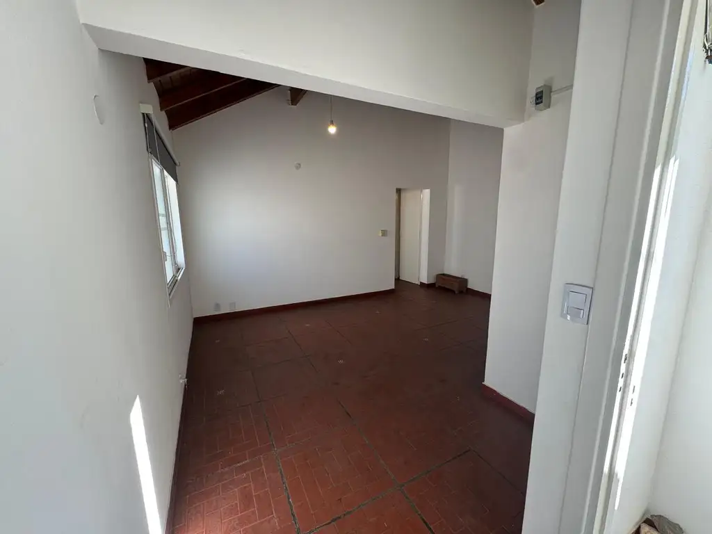 Foto de PH 2 AMB AL FONDO EN PLANTA ALTA CON TERRAZA SEMICUBIERTA.REF.907, imagen 1