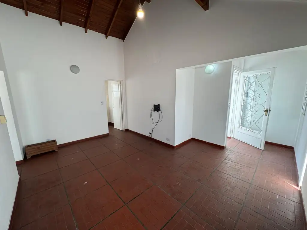 Foto de PH 2 AMB AL FONDO EN PLANTA ALTA CON TERRAZA SEMICUBIERTA.REF.907, imagen 3