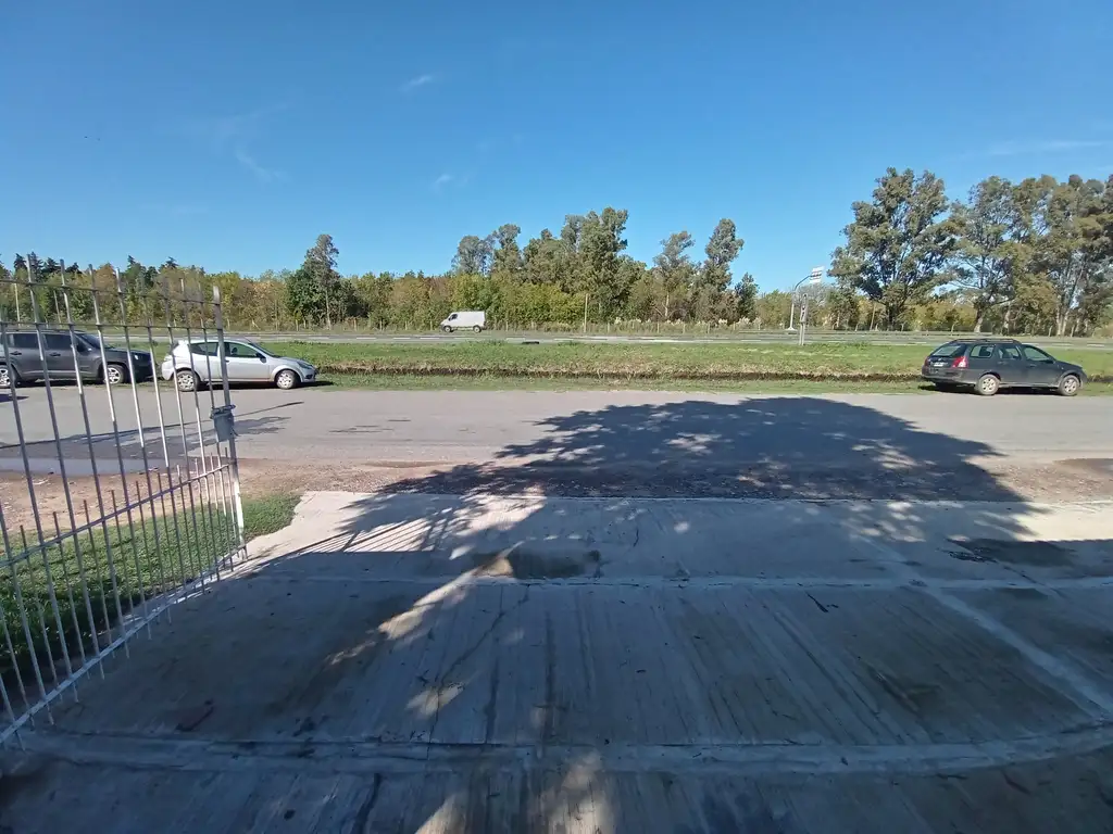 Foto de LOCAL Y CASA EN ALQUILER O VENTA SOBRE RUTA 8 Km 74, imagen 4