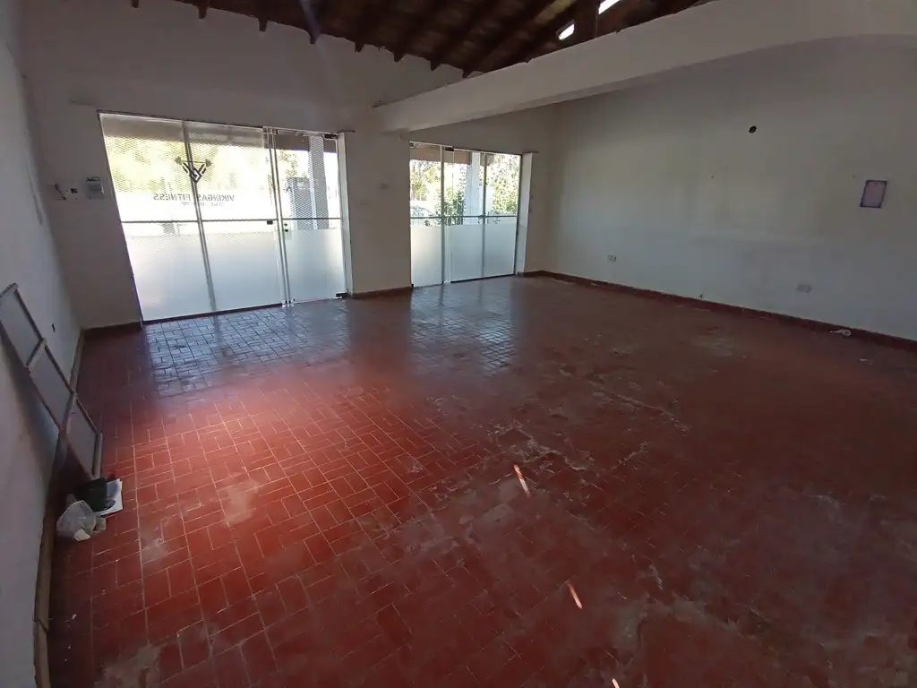 Foto de LOCAL Y CASA EN ALQUILER O VENTA SOBRE RUTA 8 Km 74, imagen 2