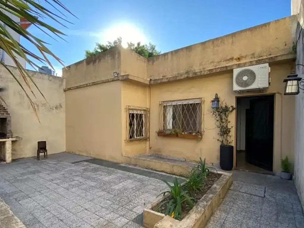 Foto de CASA LOTE PROPIO CON JARDIN COCHERA PARA 3 AUTOS, imagen 2
