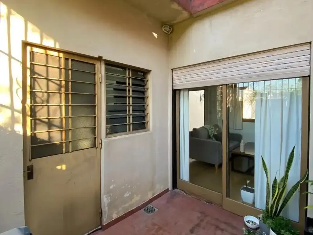 Foto de CASA LOTE PROPIO CON JARDIN COCHERA PARA 3 AUTOS, imagen 4