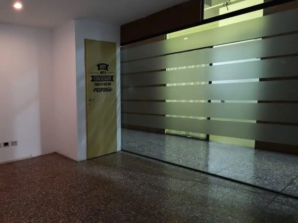 Foto de OFICINA A MEDIA CUADRA DE LA PLAZA DE ESCOBAR, imagen 2