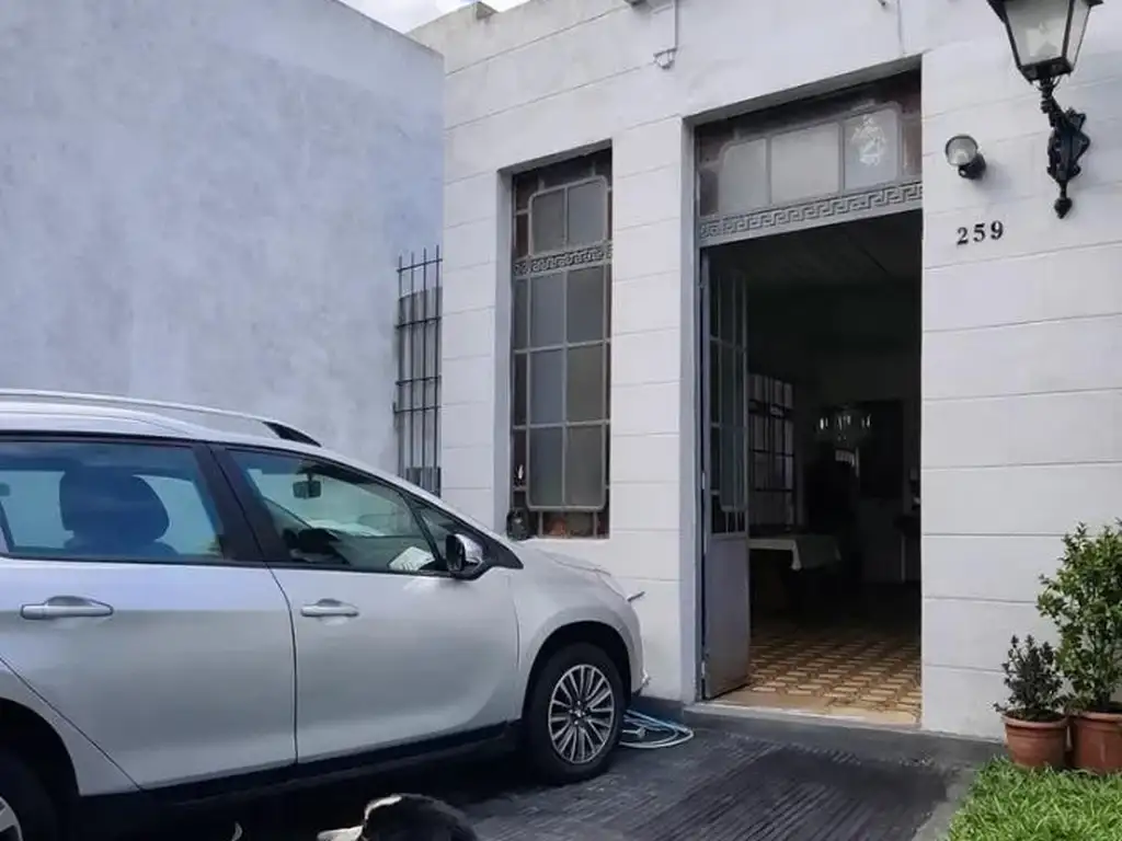 Foto de CASA EN ALQUILER TOLOSA 2 BIS E/ 529 y 530, imagen 1