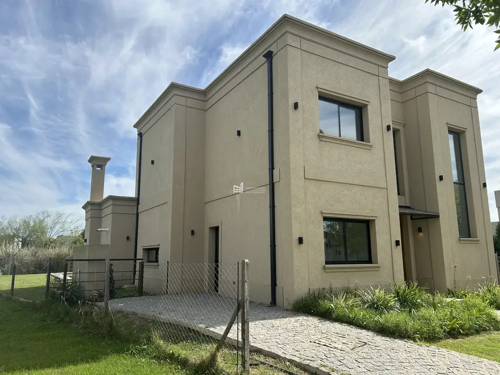 CASA EN VENTA - PUERTOS, ARAUCARIAS