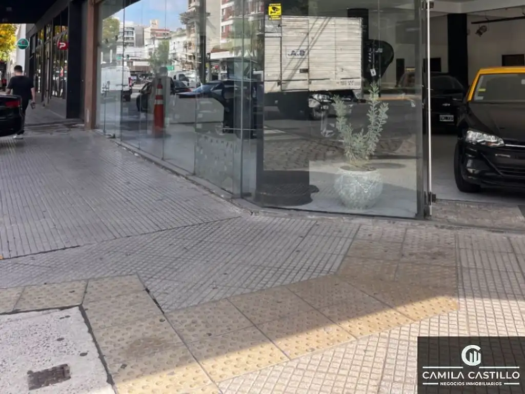 Foto de Local comercial en alquiler ubicado en Villa Luro, imagen 1