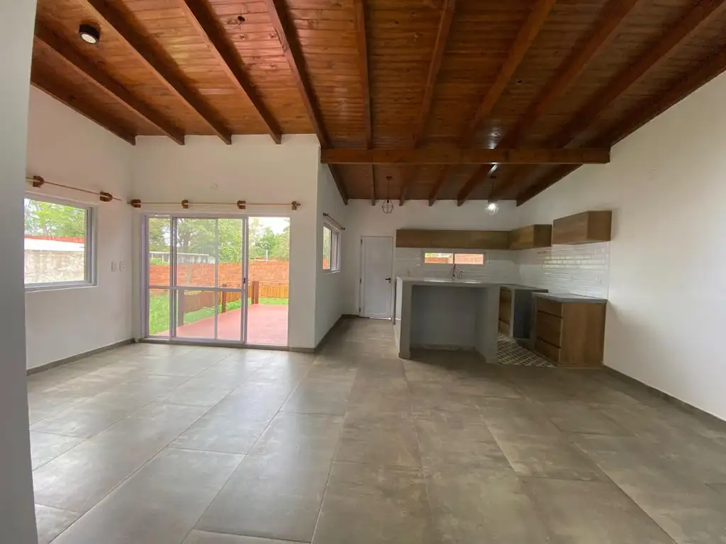 Foto de Casa en lote propio de 3 amb amplios , entrada de auto , jardín fondo y, imagen 3