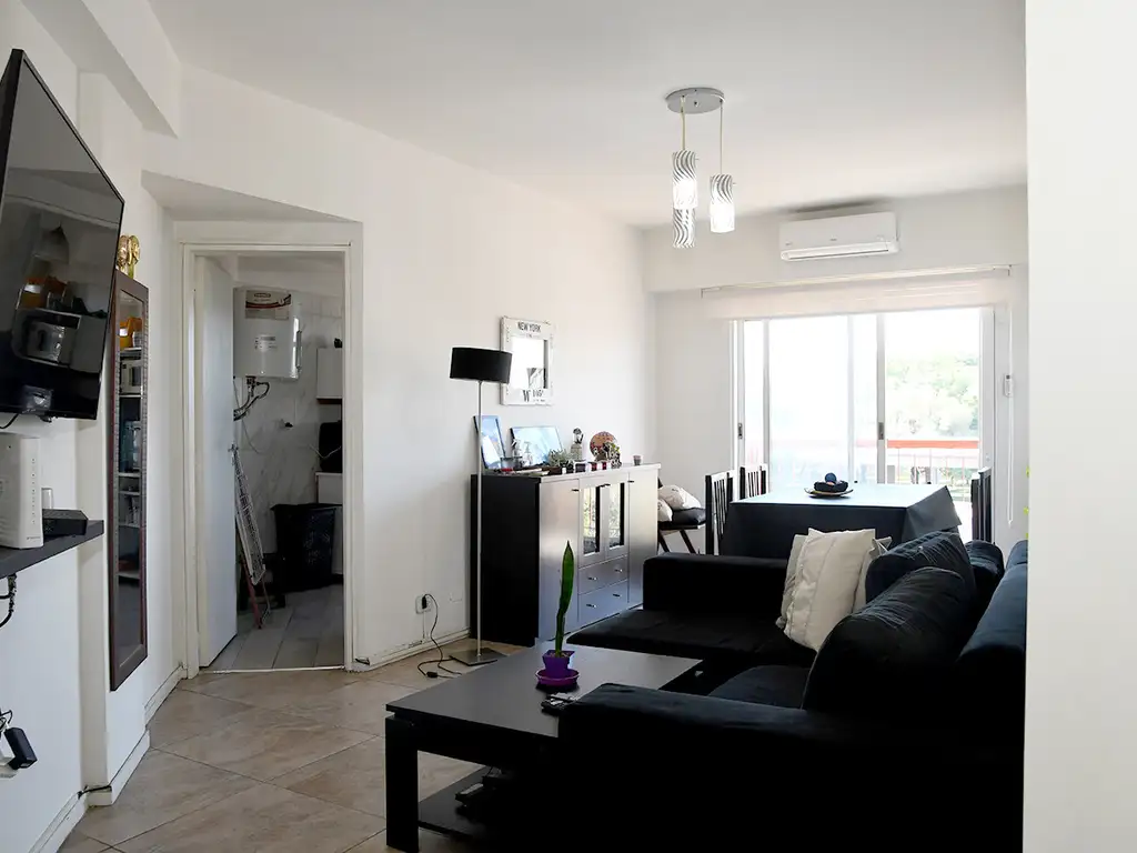 Foto de Departamento en venta 2 ambientes con balcón corrido al frente en Villa, imagen 1