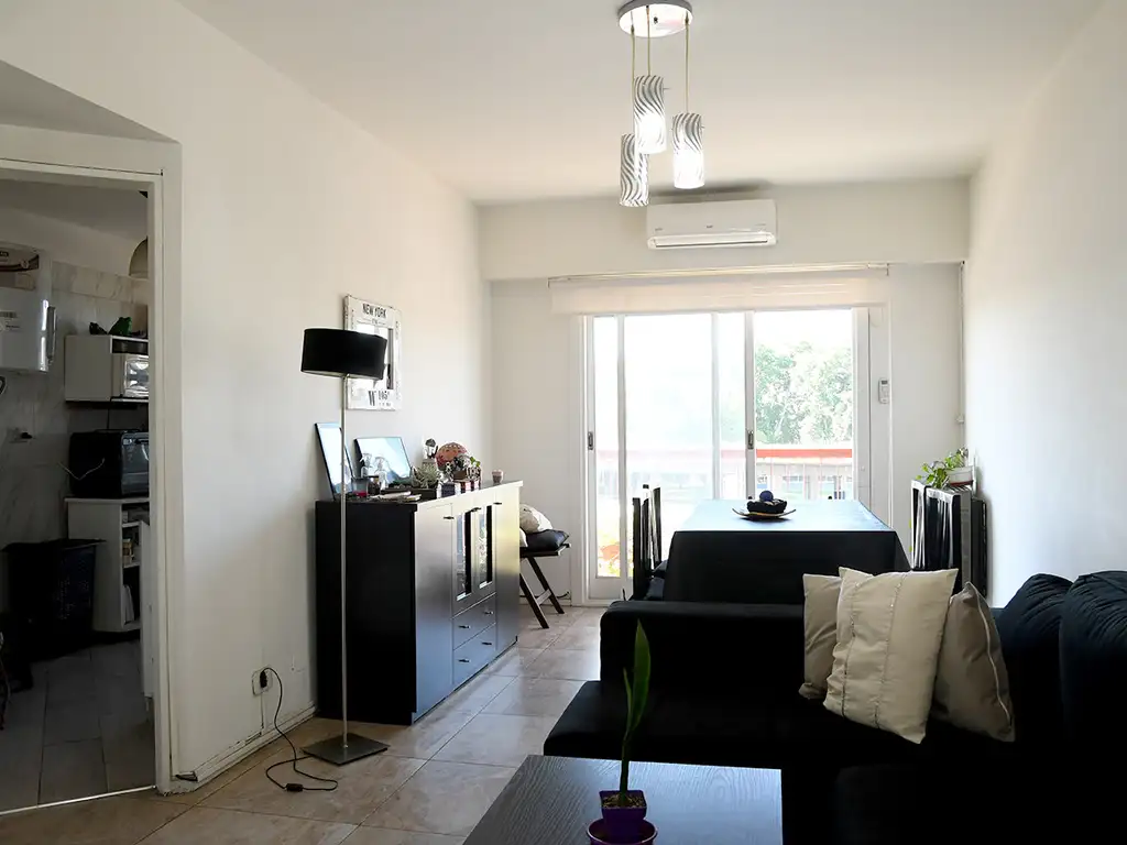 Foto de Departamento en venta 2 ambientes con balcón corrido al frente en Villa, imagen 2