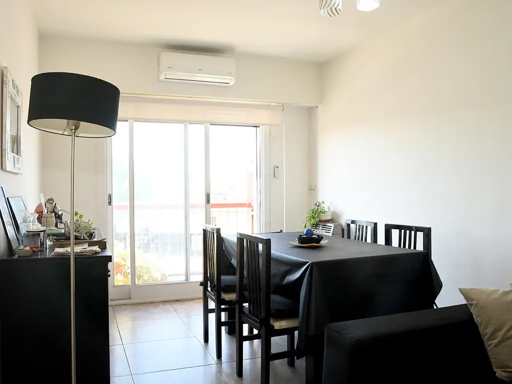 Foto de Departamento en venta 2 ambientes con balcón corrido al frente en Villa, imagen 3