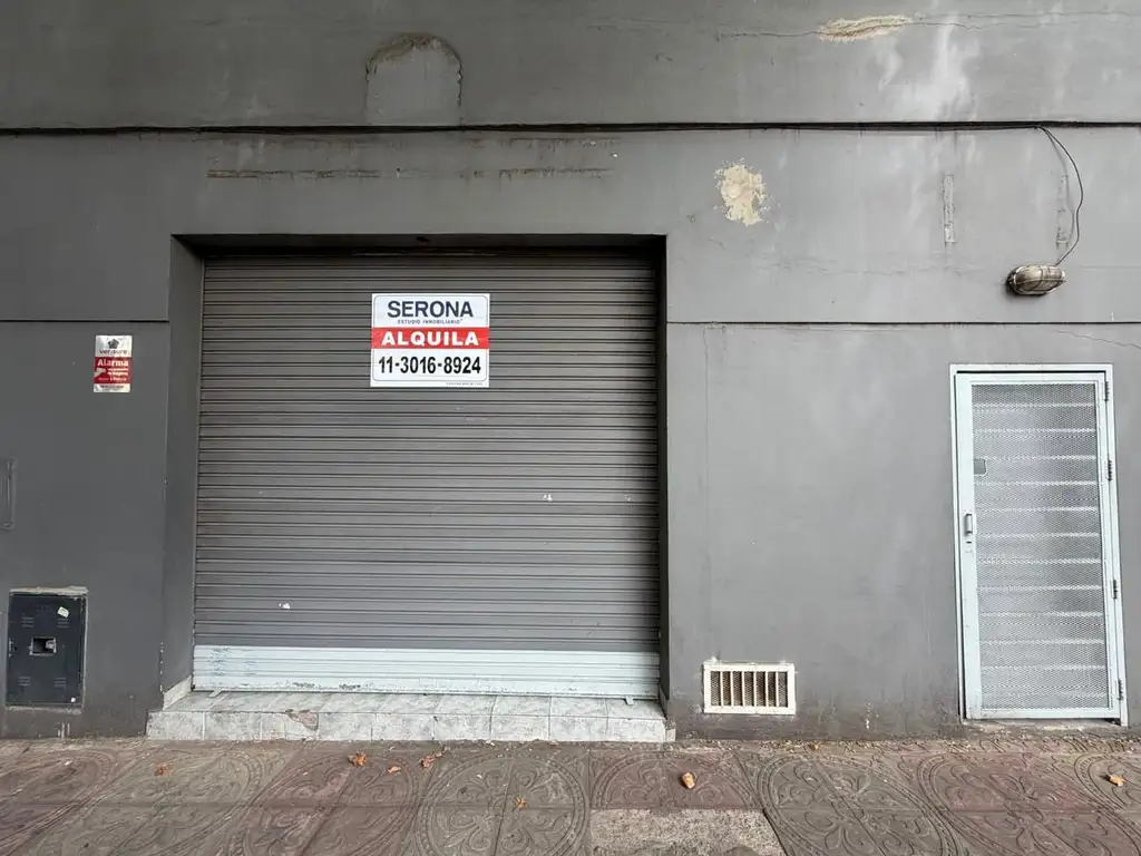 Foto de Local Comercial en Alquiler en Parque Chacabuco, imagen 1