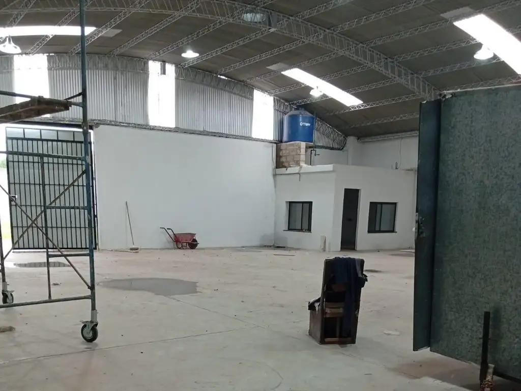 Foto de Alquiler | Galpon | 289 m² | Fray Luis Beltran | Barrio Garibaldi, imagen 3