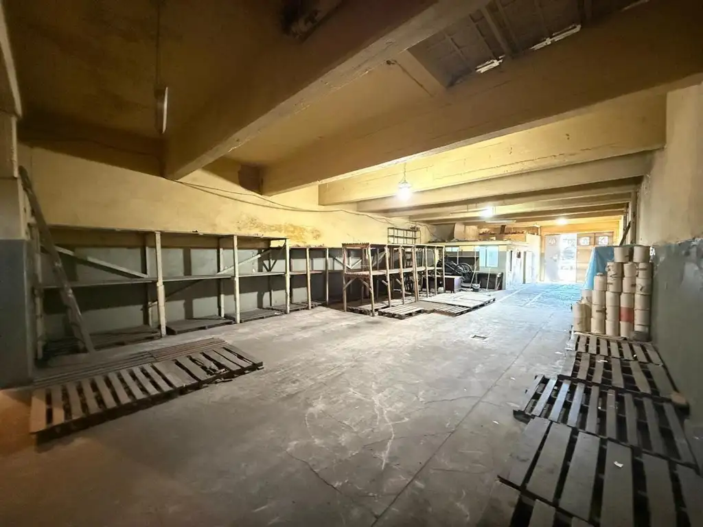 Foto de LOCAL CON DEPÓSITO con 2 Baños , Cocina y Entrada P/Camion, imagen 3