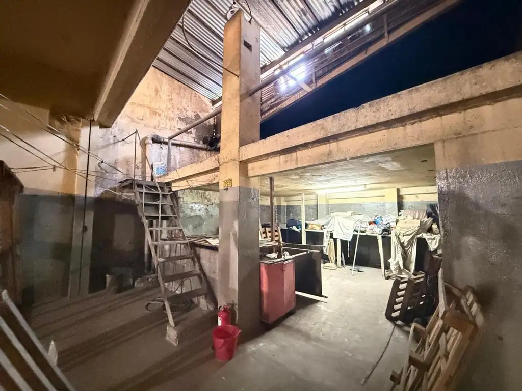 Foto de LOCAL CON DEPÓSITO con 2 Baños , Cocina y Entrada P/Camion, imagen 5