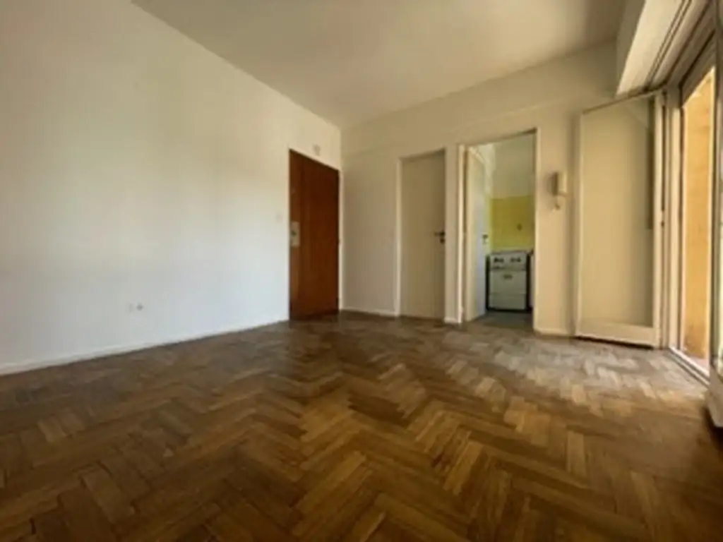 Foto de MUY BUEN MONO-AMBIENTE 25 MTS, LUMINOSO COCINA INDEP Y BAÑO COMPLETO, imagen 5