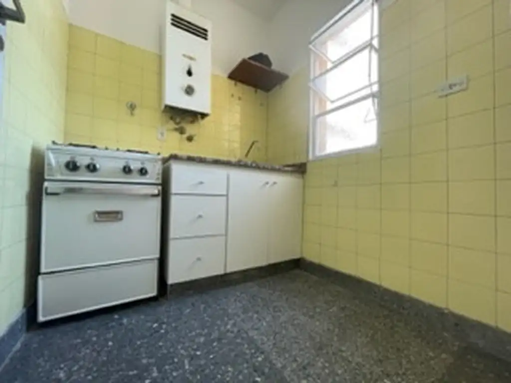 Foto de MUY BUEN MONO-AMBIENTE 25 MTS, LUMINOSO COCINA INDEP Y BAÑO COMPLETO, imagen 4
