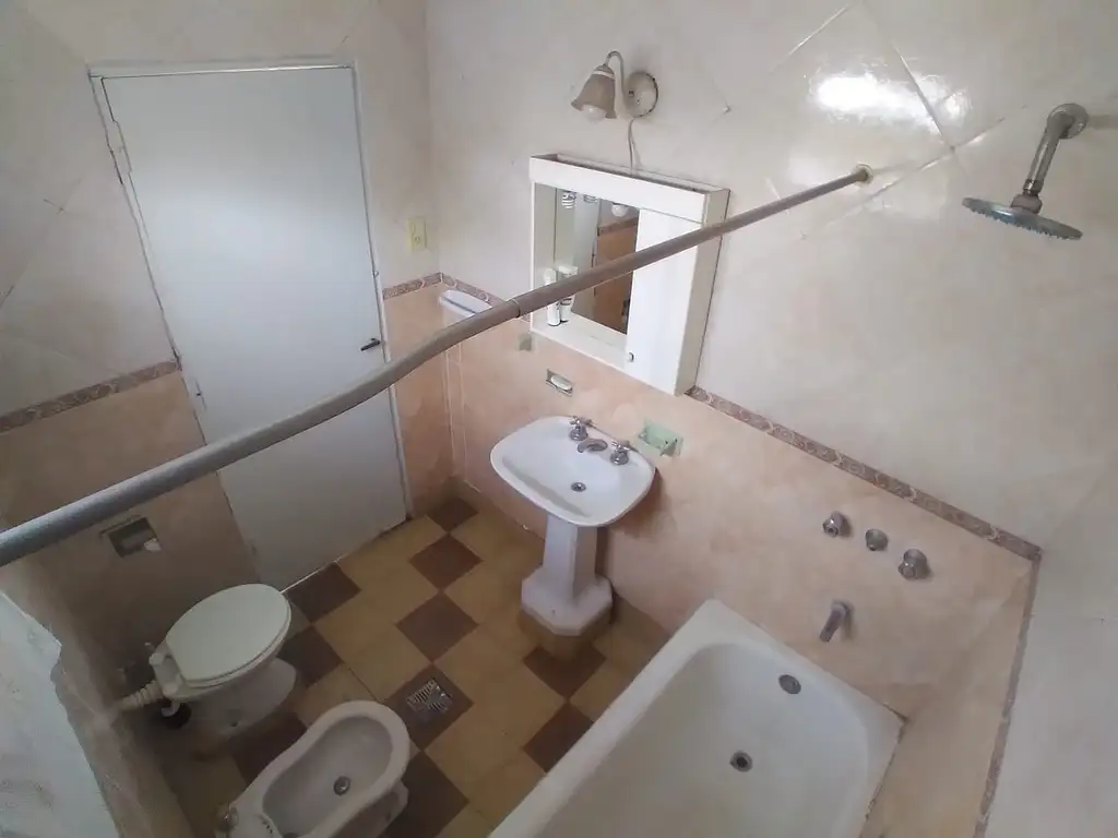 Foto de CASA ANTIGUA IDEAL EMPRENDIMIENTO COMERCIAL!!! EXCELENTE UBICACION, imagen 3