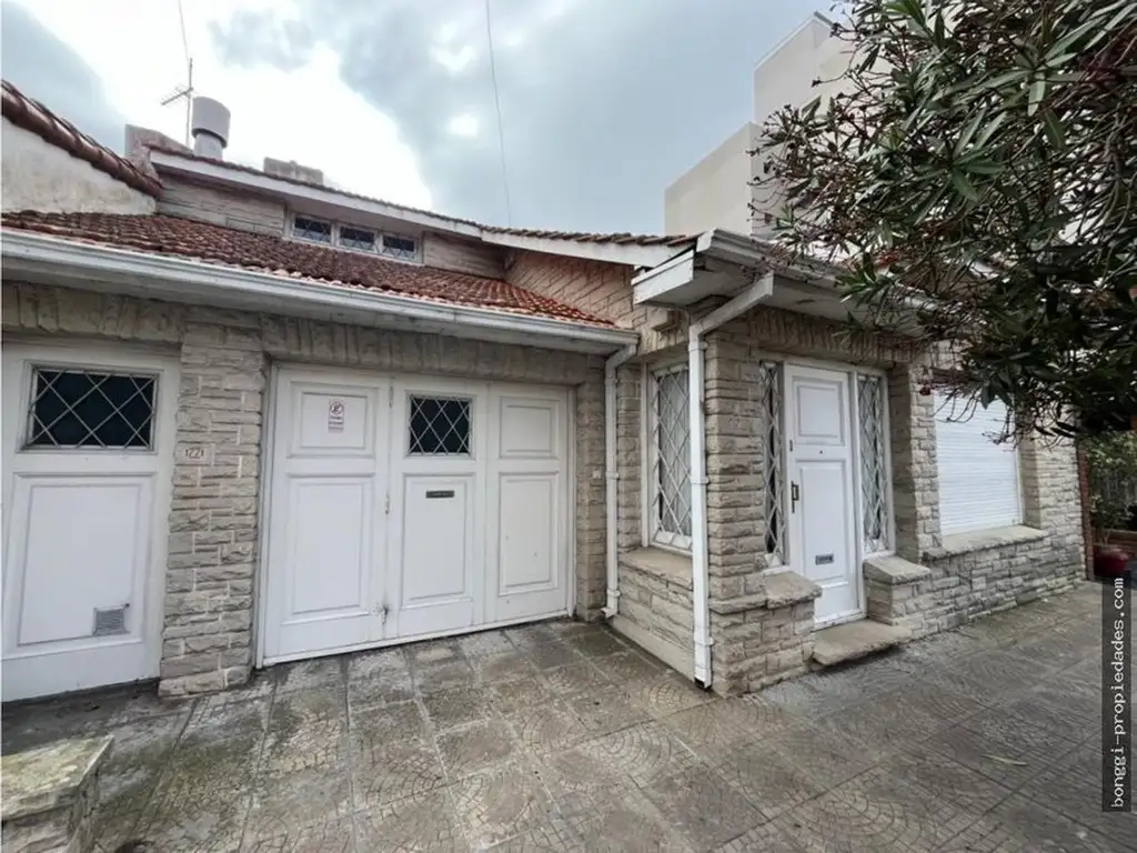 Foto de Alquiler 24 Meses – Chalet 5 Ambientes – Apto Profesional, imagen 2