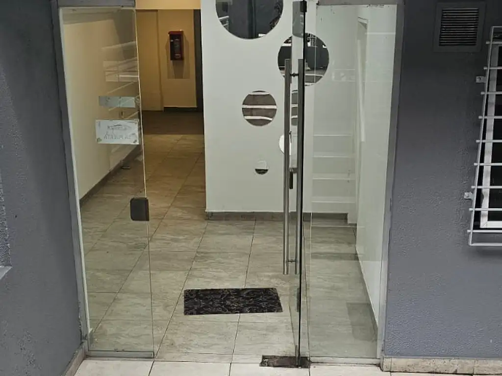 Foto de MONOAMBIENTE AL FRENTE DIVISIBLE CON BALCON 34M2 - BAJAS EXPENSAS, imagen 2