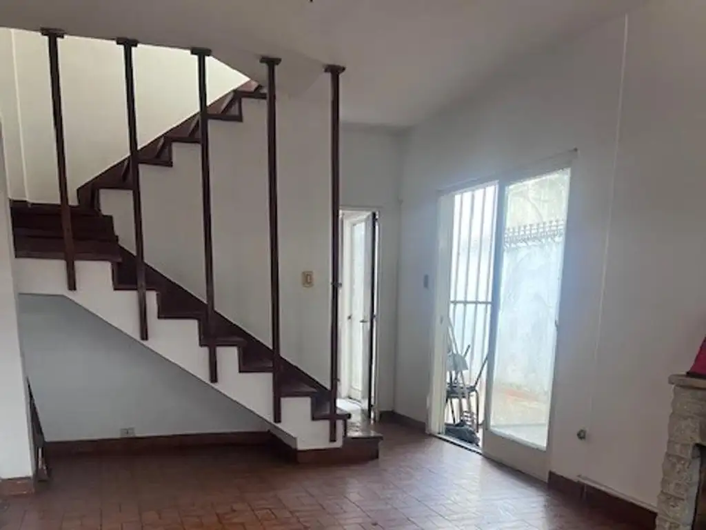 Foto de Venta Casa de 4 ambientes con garaje, terraza en Versalles, imagen 1