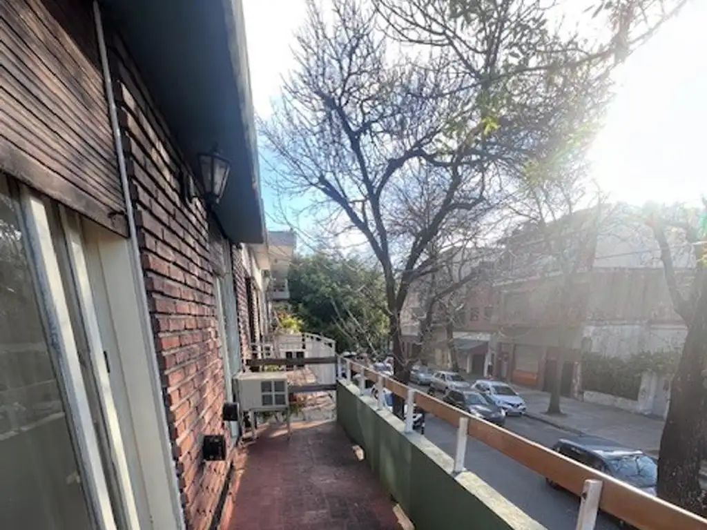 Foto de Venta Casa de 4 ambientes con garaje, terraza en Versalles, imagen 3