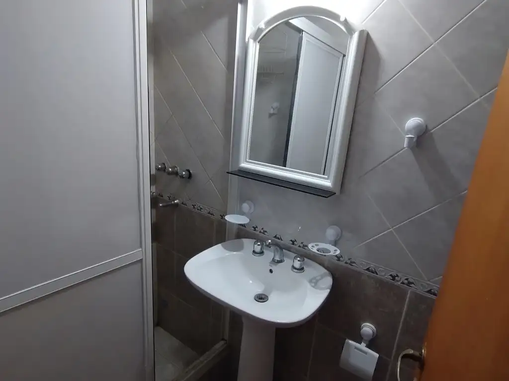 Foto de EXCELENTE DUPLEX DE 3 AMBIENTES CON PATIO Y PARRILLA, imagen 1