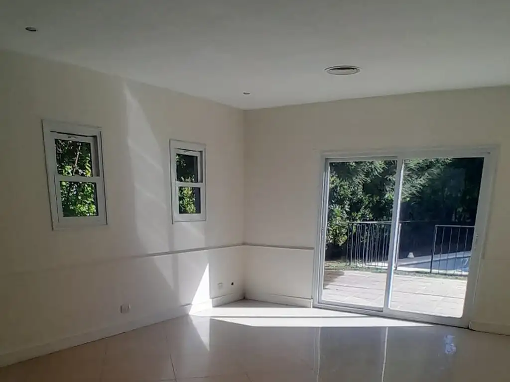 Foto de CASA 5 AMBIENTES CON PISCINA!, imagen 2