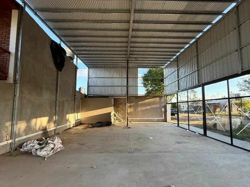 Foto de AMPLIO LOCAL COMERCIAL EN ALQUILER, PUEBLO ESTHER!, imagen 4