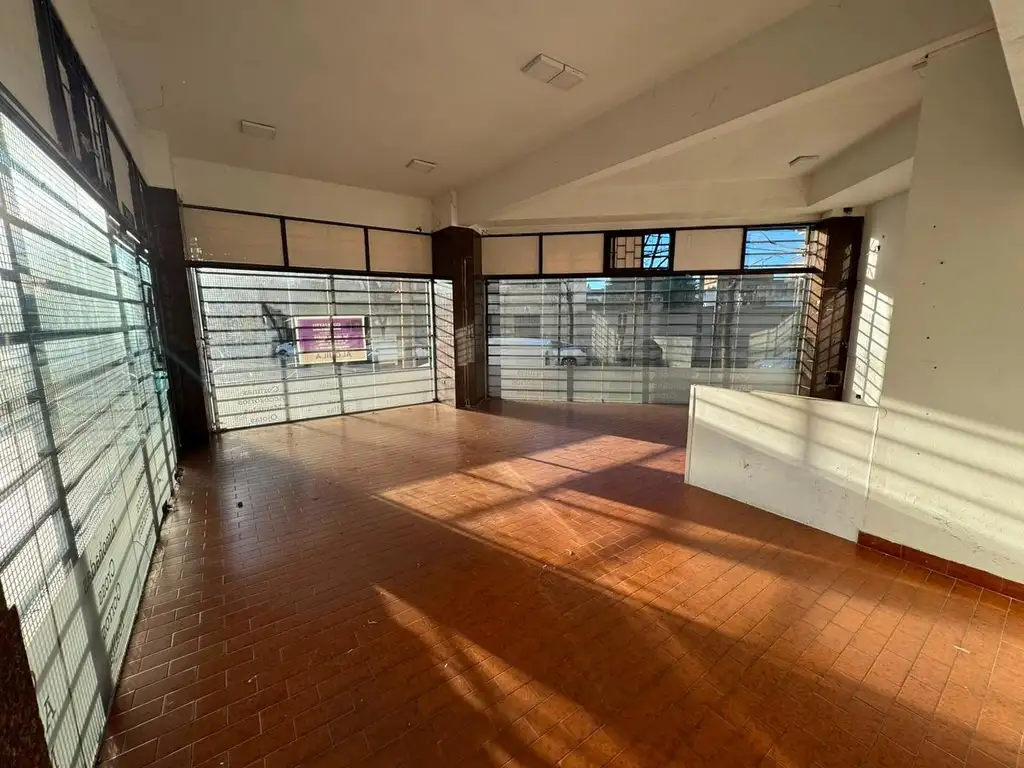 Foto de Local comercial a metros de Plaza Eduardo Costa, imagen 1
