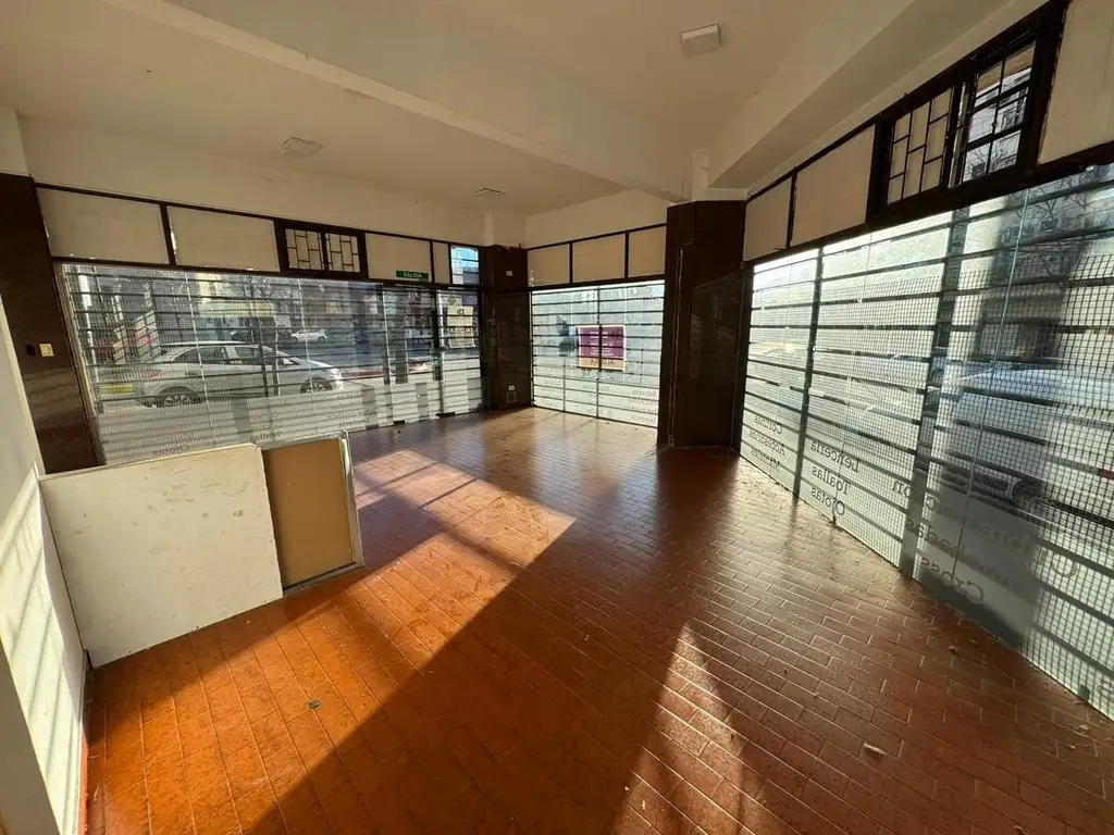 Foto de Local comercial a metros de Plaza Eduardo Costa, imagen 2