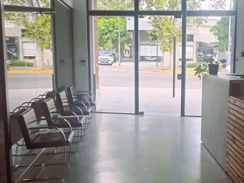 Foto de Venta local en pleno foco comercial sobre Av. en Liniers, imagen 3