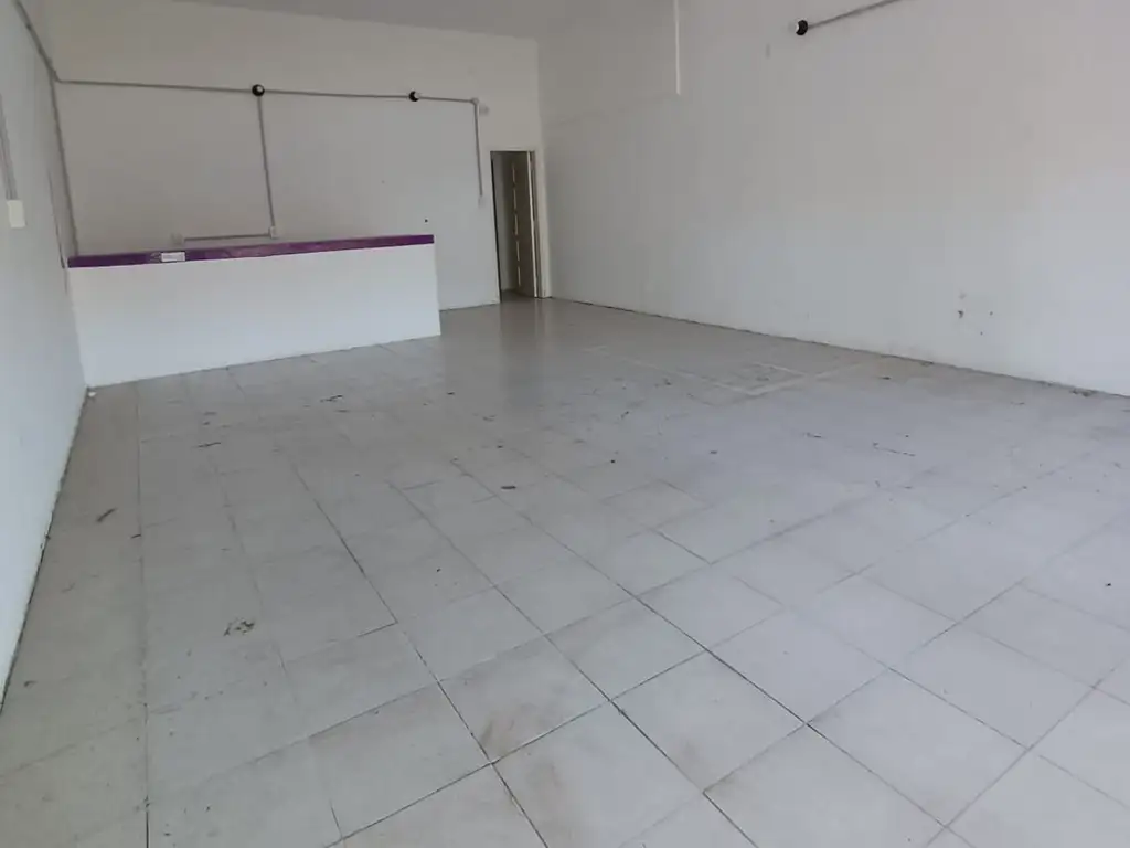 Foto de local en excelente ubicación sobre Avenida comercial, imagen 4