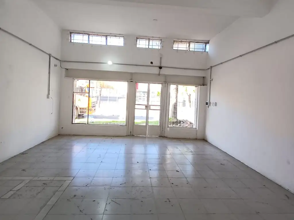 Foto de local en excelente ubicación sobre Avenida comercial, imagen 3