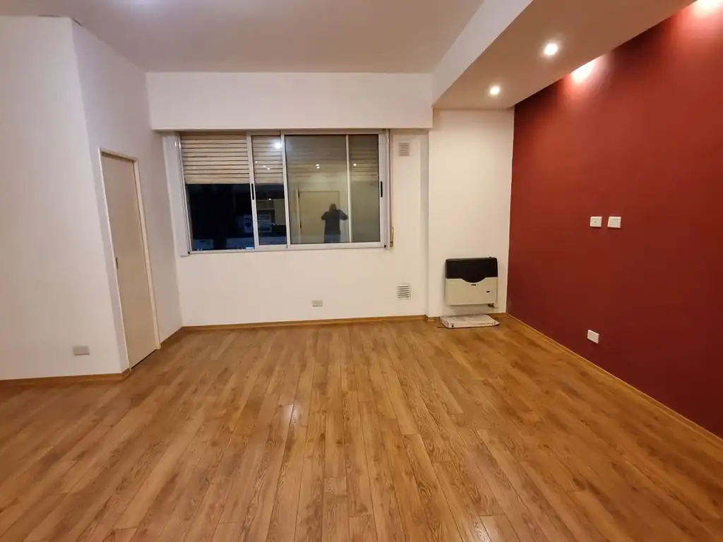 Foto de EXCELENTE DEP.TO DOS AMBIENTES -BAJAS EXPENSAS, imagen 2
