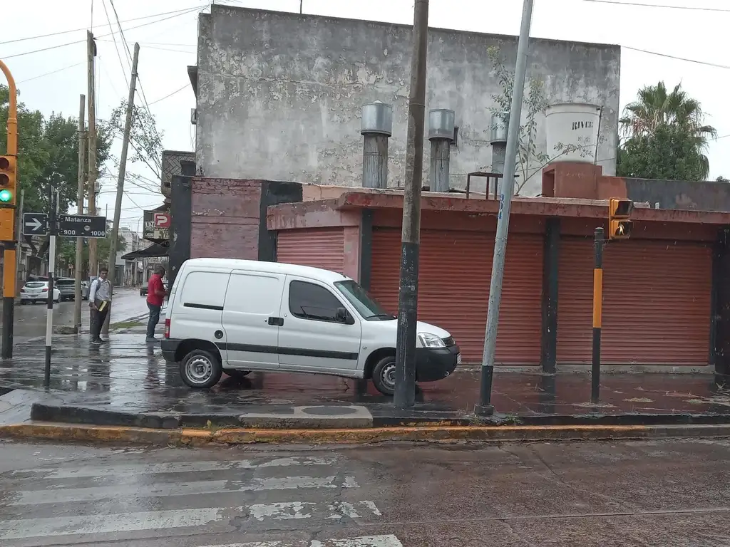 Foto de Local Esquina Villa Dominico Alquiler, imagen 2