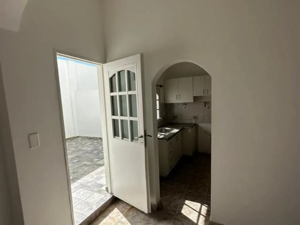 Foto de Departamento 3 ambientes con Patio, Alquiler, Ramos Mejia, imagen 1