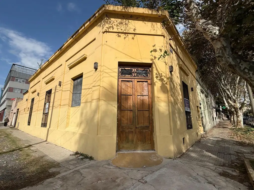 Foto de Esquina estratégica gran visibilidad. Ideal múltiples rubros, imagen 1
