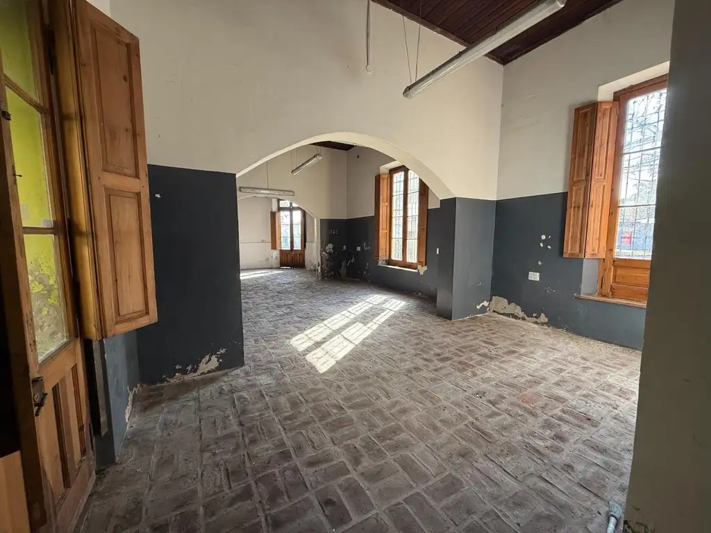 Foto de Esquina estratégica gran visibilidad. Ideal múltiples rubros, imagen 2