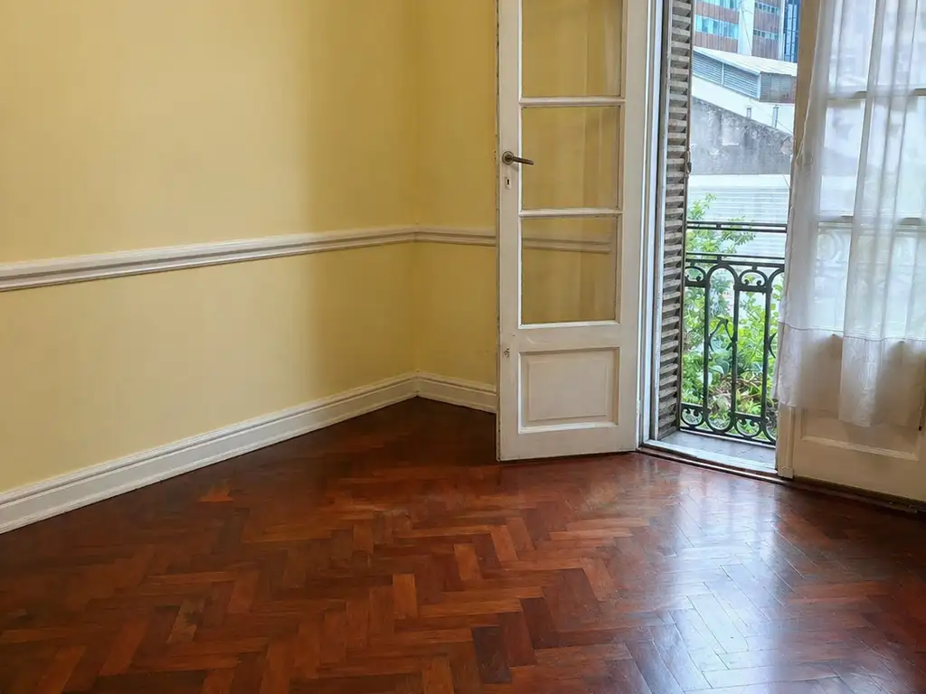 Foto de Venta apto profesional. 4 ambientes más galería y dependencia, imagen 1