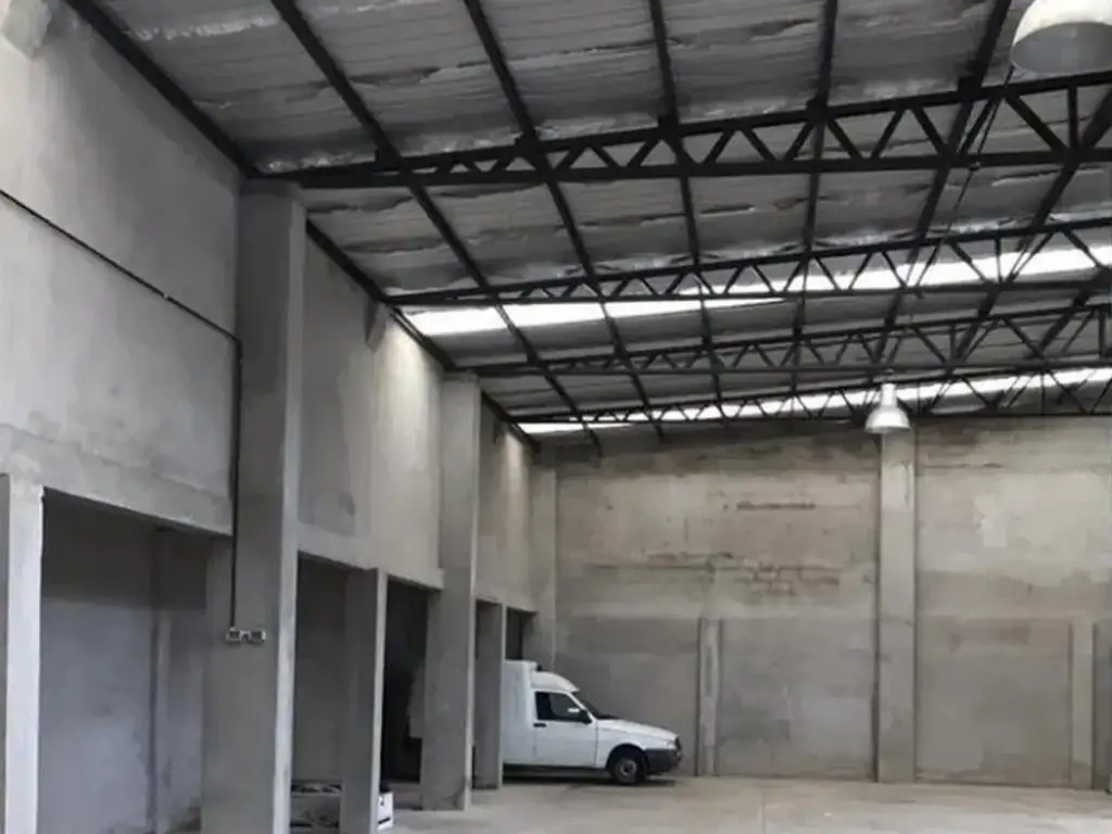 Foto de EXCELENTE GALPON EN ALQUILER MAQUINISTA SAVIO, imagen 1