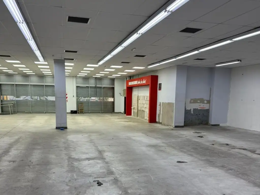 Foto de LOCAL COMERCIAL AMPLIO CON GALPÓN EN ALQUILER EN EL BARRIO DE PARQUE, imagen 3