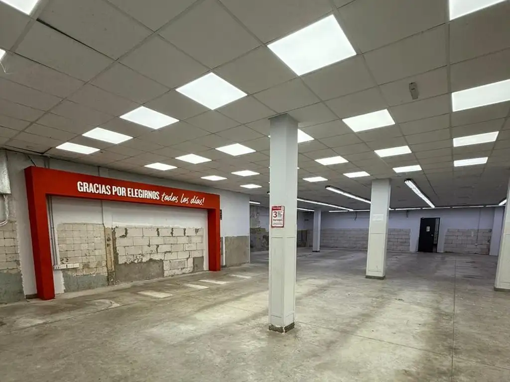 Foto de LOCAL COMERCIAL AMPLIO CON GALPÓN EN ALQUILER EN EL BARRIO DE PARQUE, imagen 4