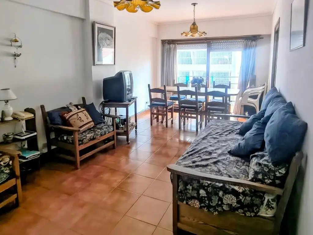 Foto de Excelente depto semi piso , 3 amb, balcón a la calle y coche, imagen 2