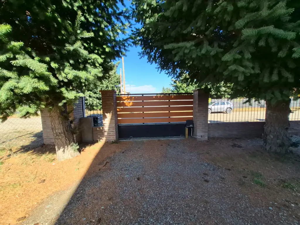 Foto de Depto de tres ambientes, en planta alta, con entrada de auto y patio., imagen 1